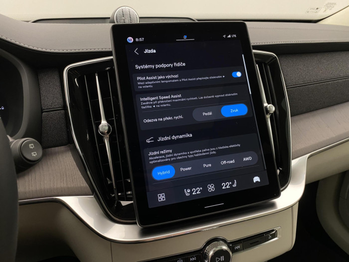 Volvo XC90 T8 AWD Plug-in DARK ULTRA na operativní leasing