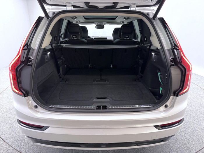 Volvo XC90 B5 AWD AUT DARK ULTRA 7-míst na operativní leasing