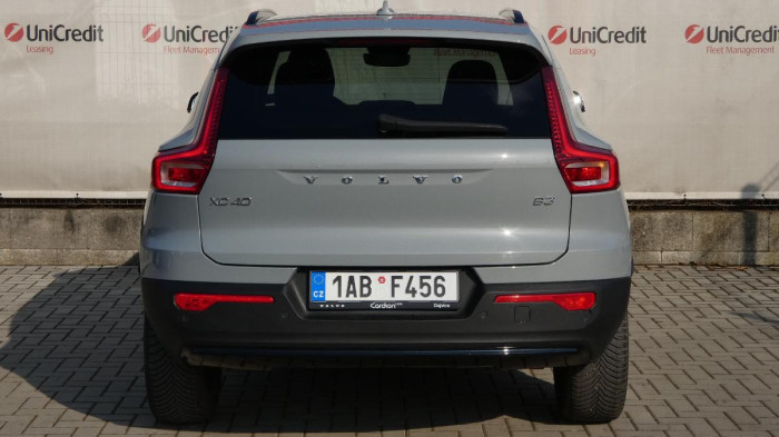 Volvo XC40 B3 PLUS DARK na operativní leasing