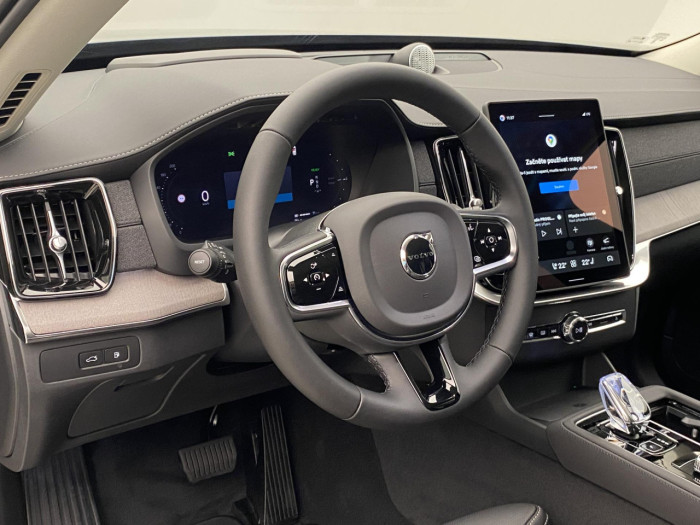 Volvo XC90 T8 AWD Plug-in DARK PLUS 7m na operativní leasing