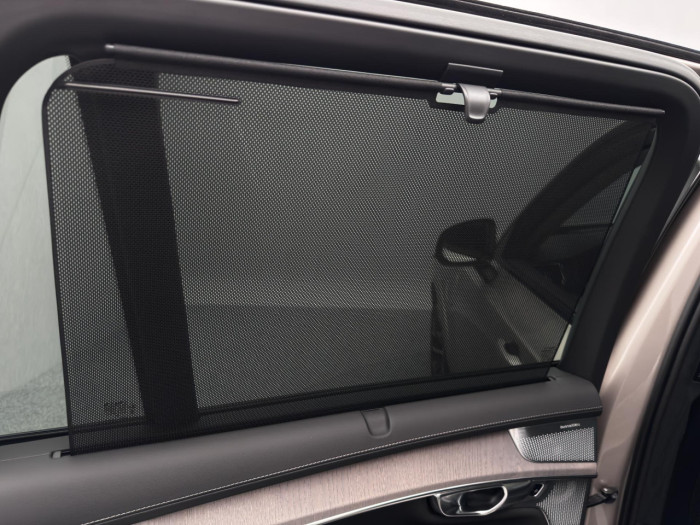 Volvo XC90 T8 AWD Plug-in ULTRA DARK 7m na operativní leasing