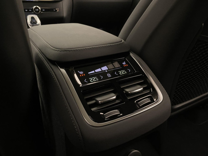 Volvo XC90 T8 AWD RECHARGE BRIGHT PLUS 7m na operativní leasing