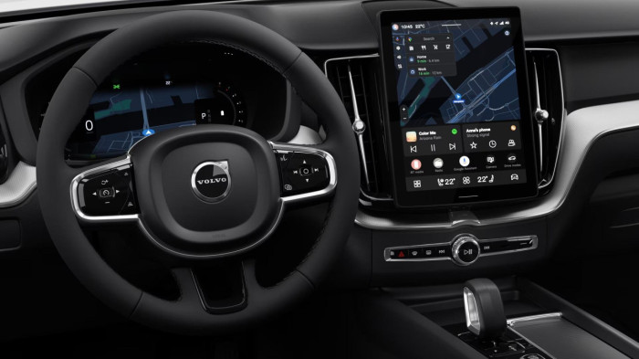 Volvo XC60 B5 AWD AUT ESSENTIAL na operativní leasing