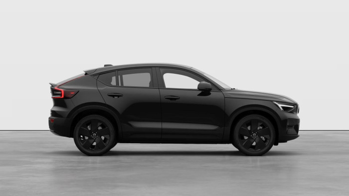 Volvo EC40 PURE ELECTRIC BLACK EDITION Edition na operativní leasing