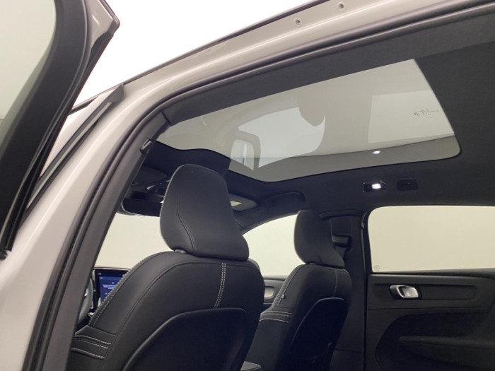 Volvo EC40 BLACK EDITION SINGLE EXT ULTRA Edition na operativní leasing