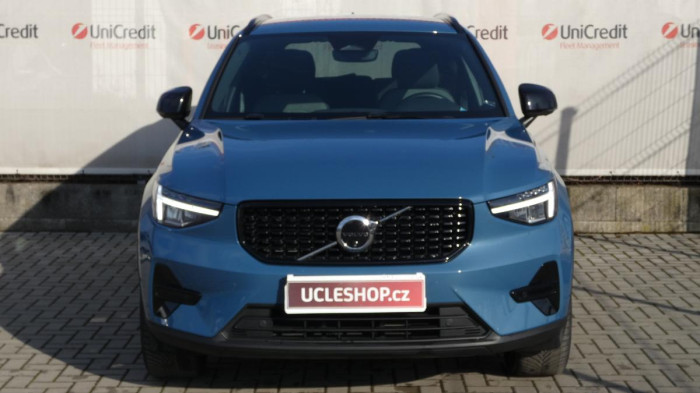 Volvo XC40 B3 Plus Dark DCT na operativní leasing