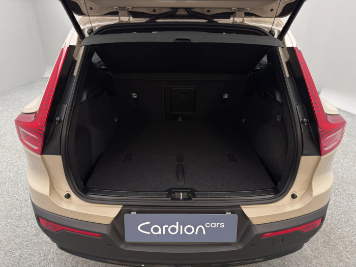 Volvo XC40 B3 AUT DARK PLUS na operativní leasing