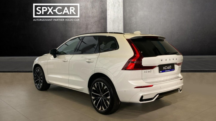 Volvo XC60 PLUS DARK, B5 AWD, 184+10 kW / 250+14 HP na operativní leasing