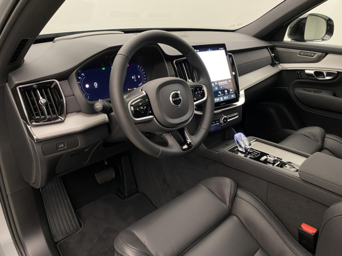 Volvo XC90 B5 AWD BLACK EDITION PLUS 7 na operativní leasing