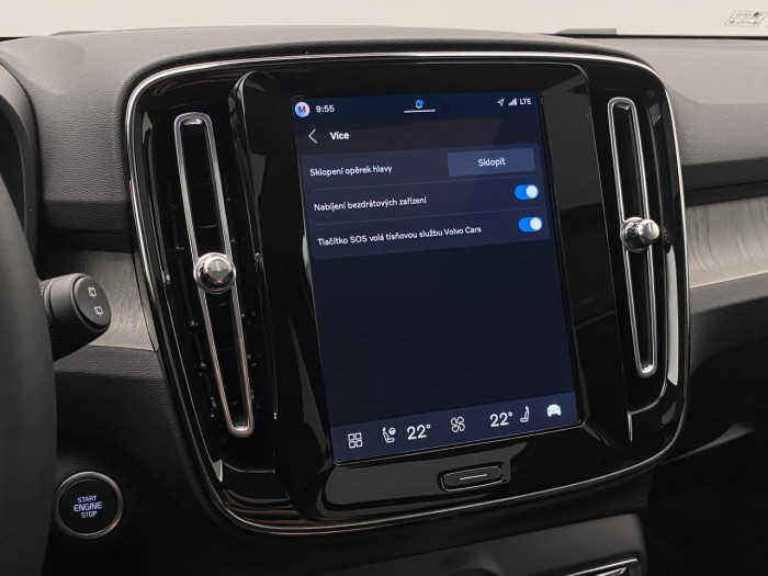 Volvo XC40 B4 AUT DARK PLUS na operativní leasing
