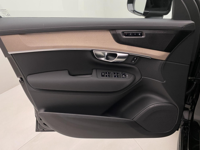Volvo XC90 T8 AWD RECHARGE BRIGHT PLUS 7m na operativní leasing
