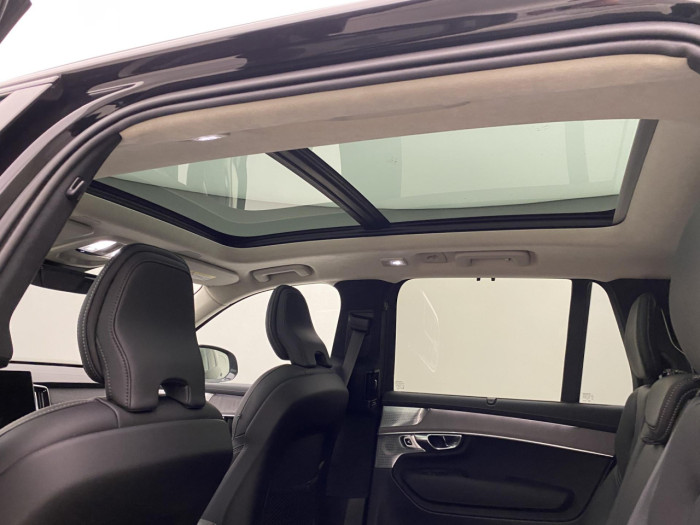 Volvo XC90 T8 AWD Plug-in DARK ULTRA na operativní leasing