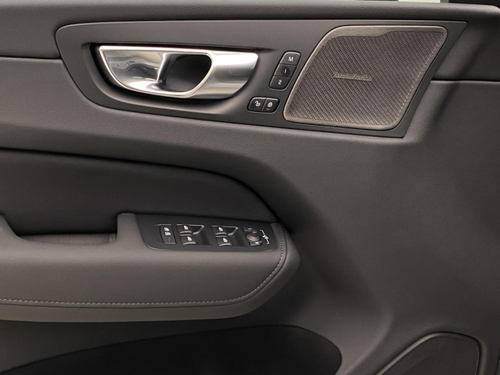 Volvo XC60 B5 AWD AUT BRIGHT PLUS na operativní leasing