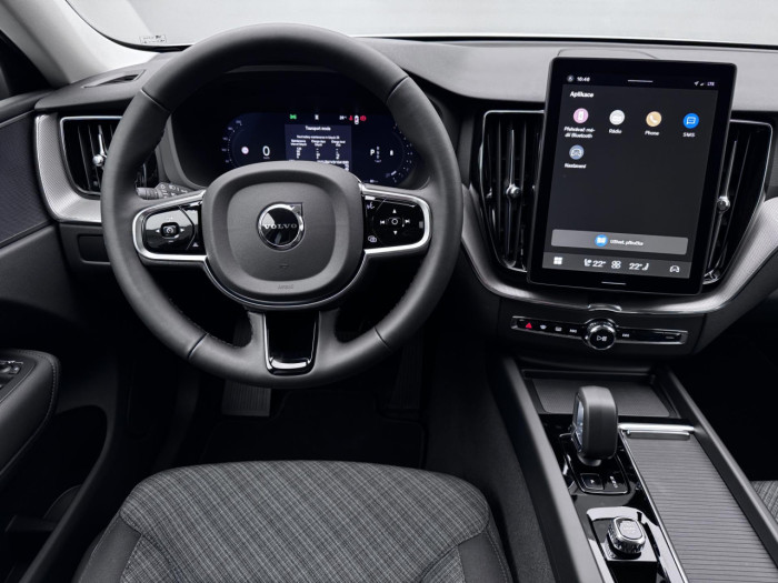 Volvo XC60 B5 AWD AUT ESSENTIAL na operativní leasing