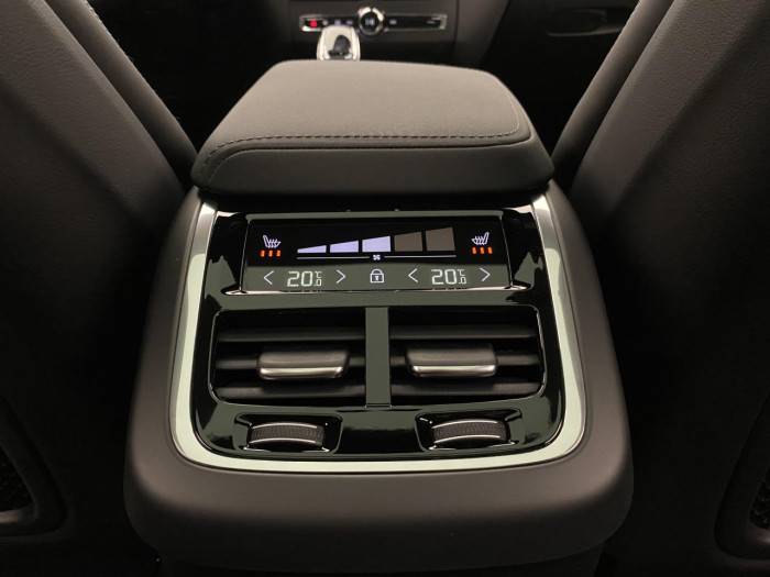 Volvo XC60 B5 AWD AUT ULTRA BLACK EDITION 2.0 Edition na operativní leasing