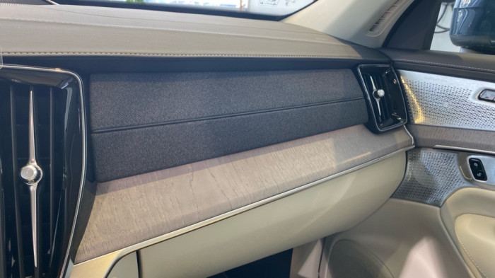 Volvo XC90 PLUS BRIGHT, T8 AWD, 184+115 kW / 250+156 HP na operativní leasing