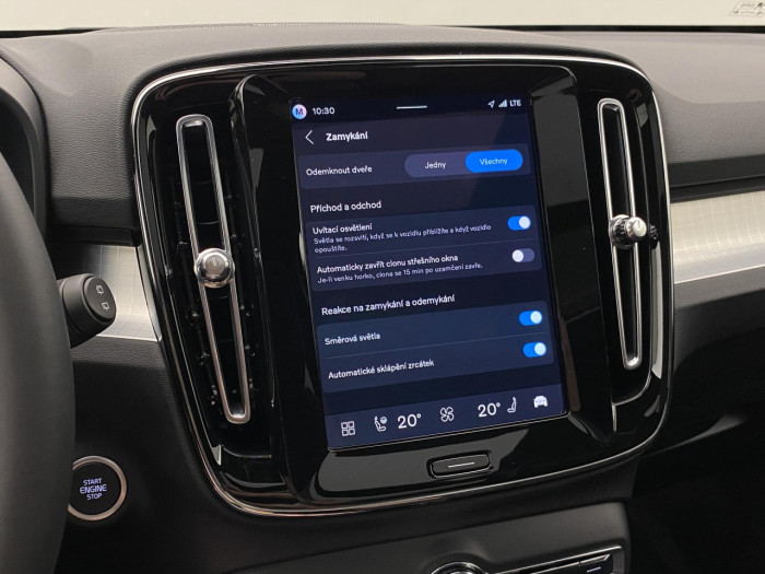Volvo XC40 B3 AUT DARK PLUS na operativní leasing