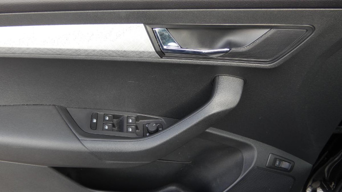 Škoda Karoq 2.0 TDI Ambition DSG na operativní leasing