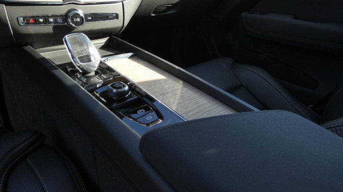 Volvo XC60 T8 Plug-In Hybdrid AWD aut. Ul na operativní leasing