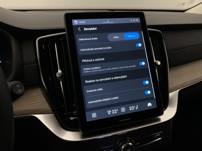 Volvo XC90 T8 AWD RECHARGE BRIGHT PLUS 7m na operativní leasing