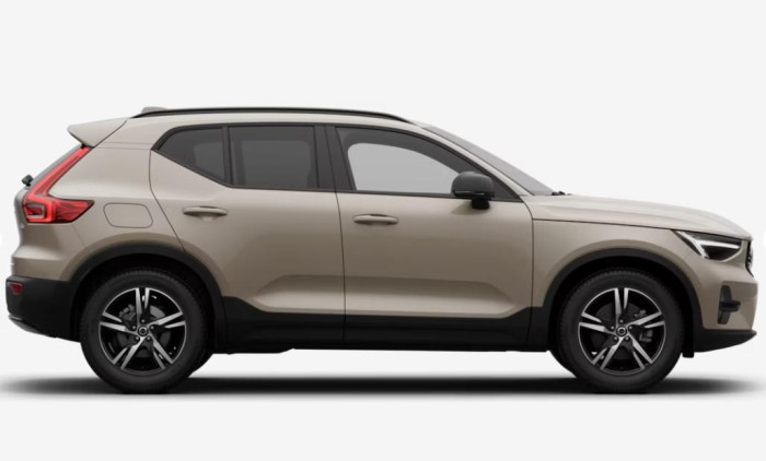 Volvo XC40 B3 AUT DARK PLUS na operativní leasing