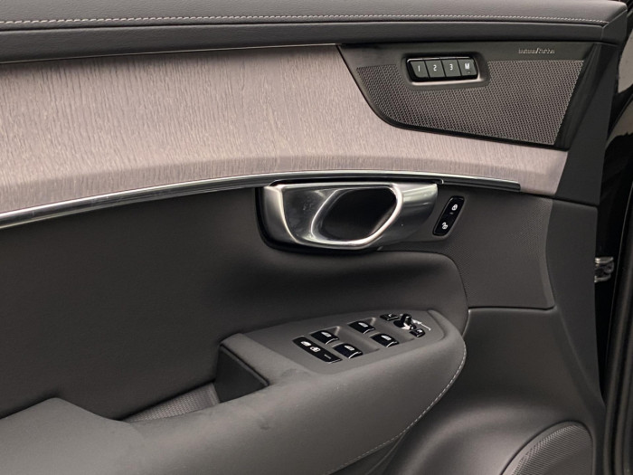 Volvo XC90 T8 AWD RECHARGE DARK PLUS 7m na operativní leasing