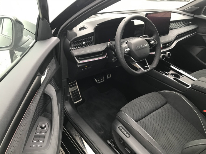 Škoda Superb Sportline 7DSG 2,0TDI / 110kW na operativní leasing