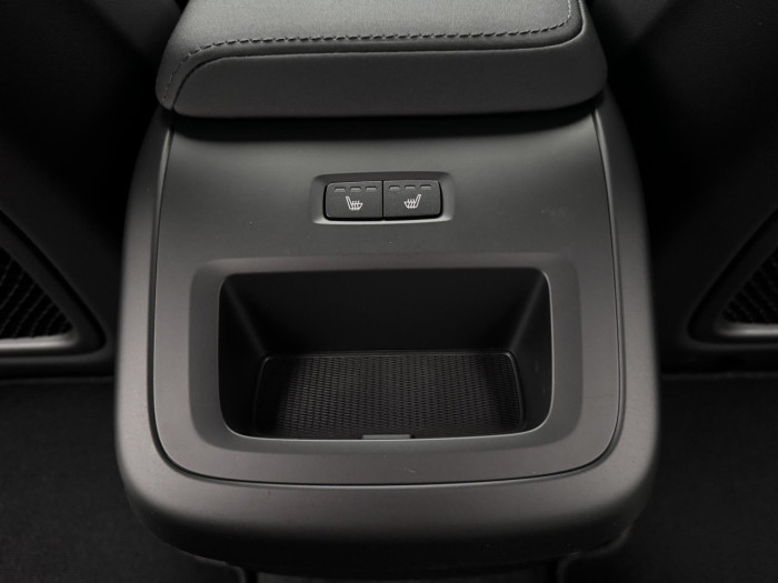 Volvo XC60 B5 AWD AUT PLUS BLACK EDITION na operativní leasing
