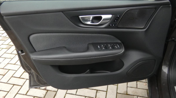 Volvo S60 B5 AWD Ultimate Dark na operativní leasing