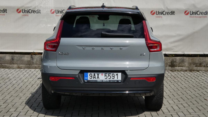 Volvo XC40 B3 mHEV Plus Dark aut. na operativní leasing