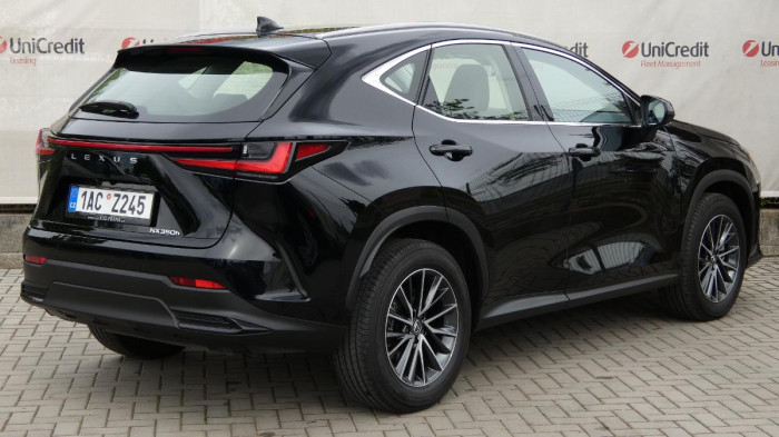 Lexus NX 350h 2.5 E-CVT Comfort Top na operativní leasing