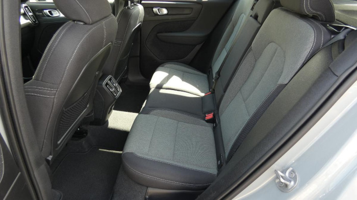 Volvo XC40 B3 Plus Dark na operativní leasing