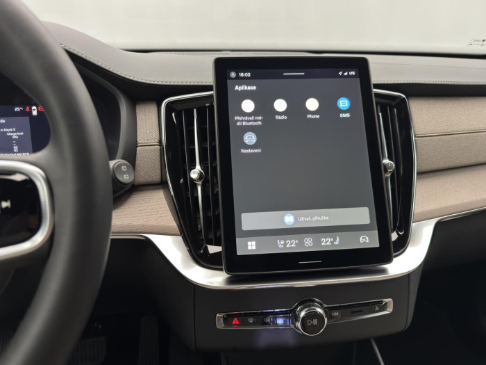 Volvo XC90 T8 AWD Plug-in ULTRA DARK 7m na operativní leasing
