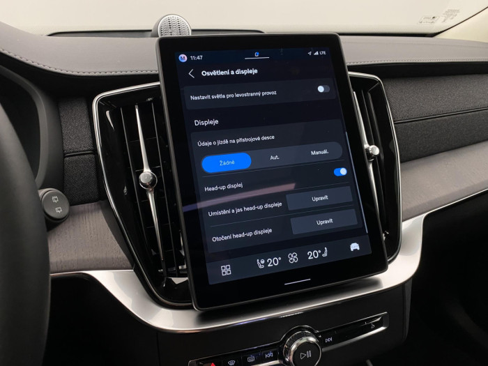 Volvo XC90 T8 AWD Plug-in DARK ULTRA na operativní leasing