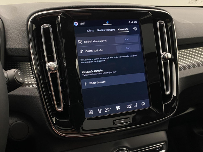 Volvo EX40 TWIN MOTOR AWD ULTRA na operativní leasing