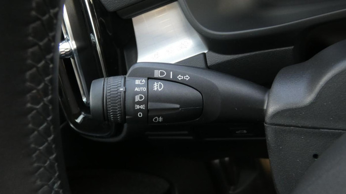 Volvo XC40 B3 Plus Dark DCT na operativní leasing