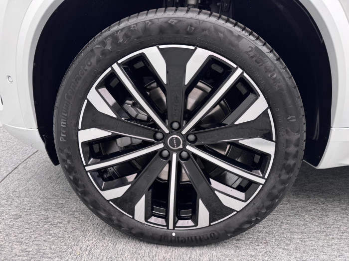 Volvo XC90 B5 AWD AUT DARK PLUS 7míst na operativní leasing