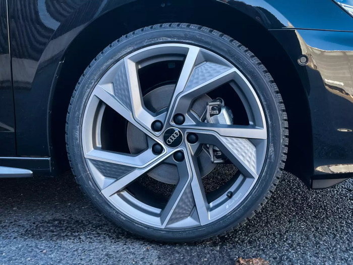 Audi A3 S line 1.5 TFSI 110 kW Benzín Automatická převodovka na operativní leasing