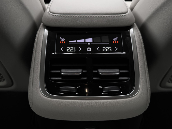 Volvo XC90 T8 AWD Plug-in BRIGHT PLUS 7m na operativní leasing