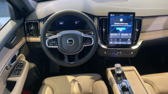 Volvo XC90 PLUS BRIGHT, B5 AWD, 184+10 kW / 250+14 HP na operativní leasing