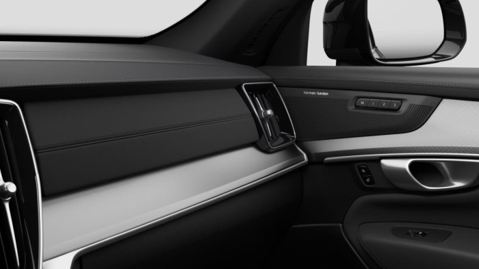 Volvo XC90 T8 AWD BLACK EDITION PLUS 7m na operativní leasing