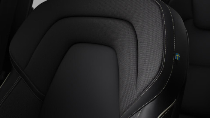Volvo XC60 T6 AWD AUT PLUS BLACK EDITION na operativní leasing