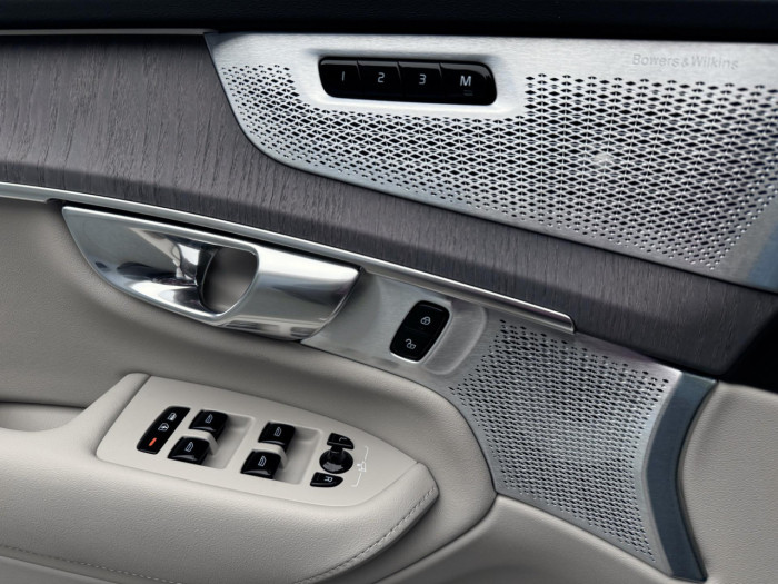 Volvo XC90 B5 AWD AUT BRIGHT ULTRA 7 míst na operativní leasing