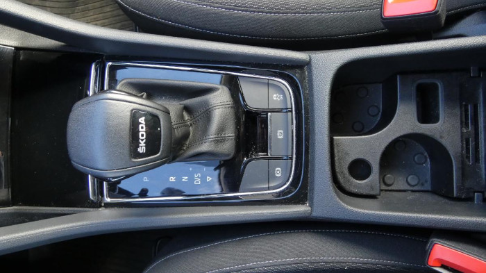 Škoda Karoq 2.0 TDI Ambition DSG na operativní leasing