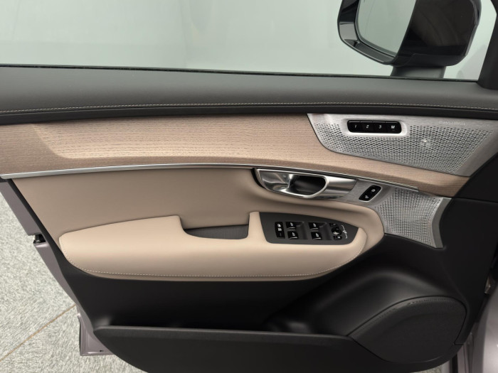 Volvo XC90 T8 AWD Plug-in DARK PLUS 7m na operativní leasing