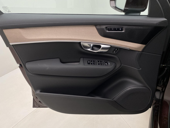 Volvo XC90 T8 AWD Plug-in BRIGHT PLUS 7m na operativní leasing