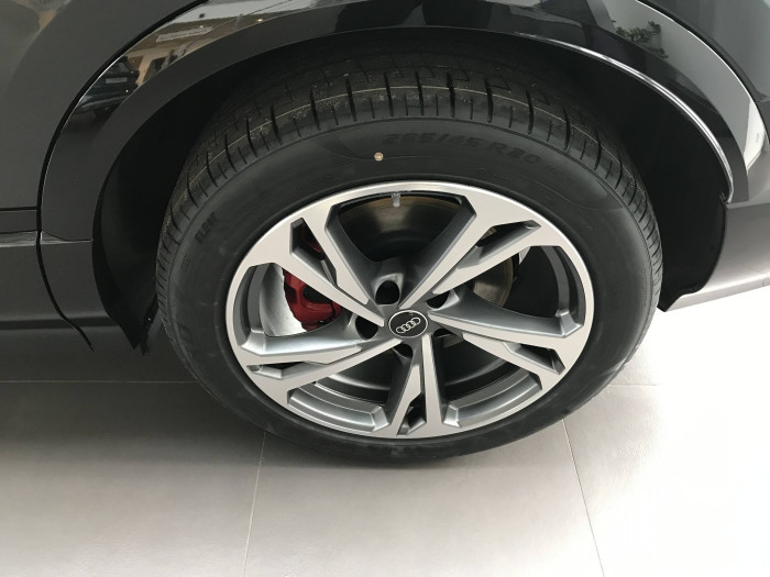 Audi Q6 SUV e-tron quattro 100kWh  / 315kW na operativní leasing