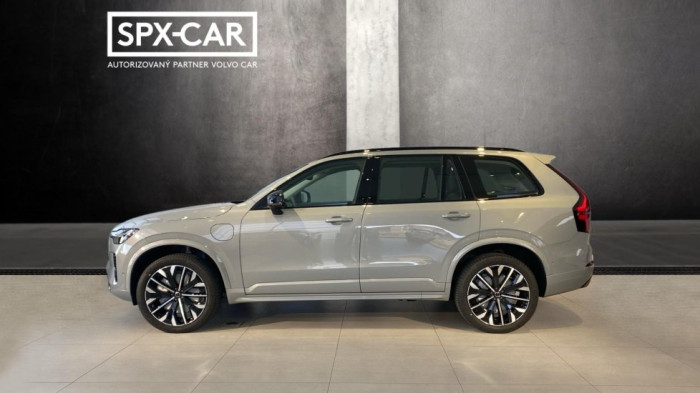 Volvo XC90 PLUS DARK, T8 AWD, 228+107 kW / 310+145 HP na operativní leasing