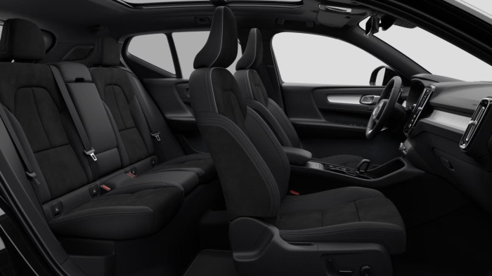 Volvo XC40 B3 AUT DARK PLUS na operativní leasing