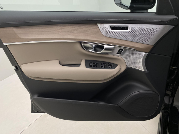 Volvo XC90 T8 AWD Plug-in BRIGHT ULTRA na operativní leasing